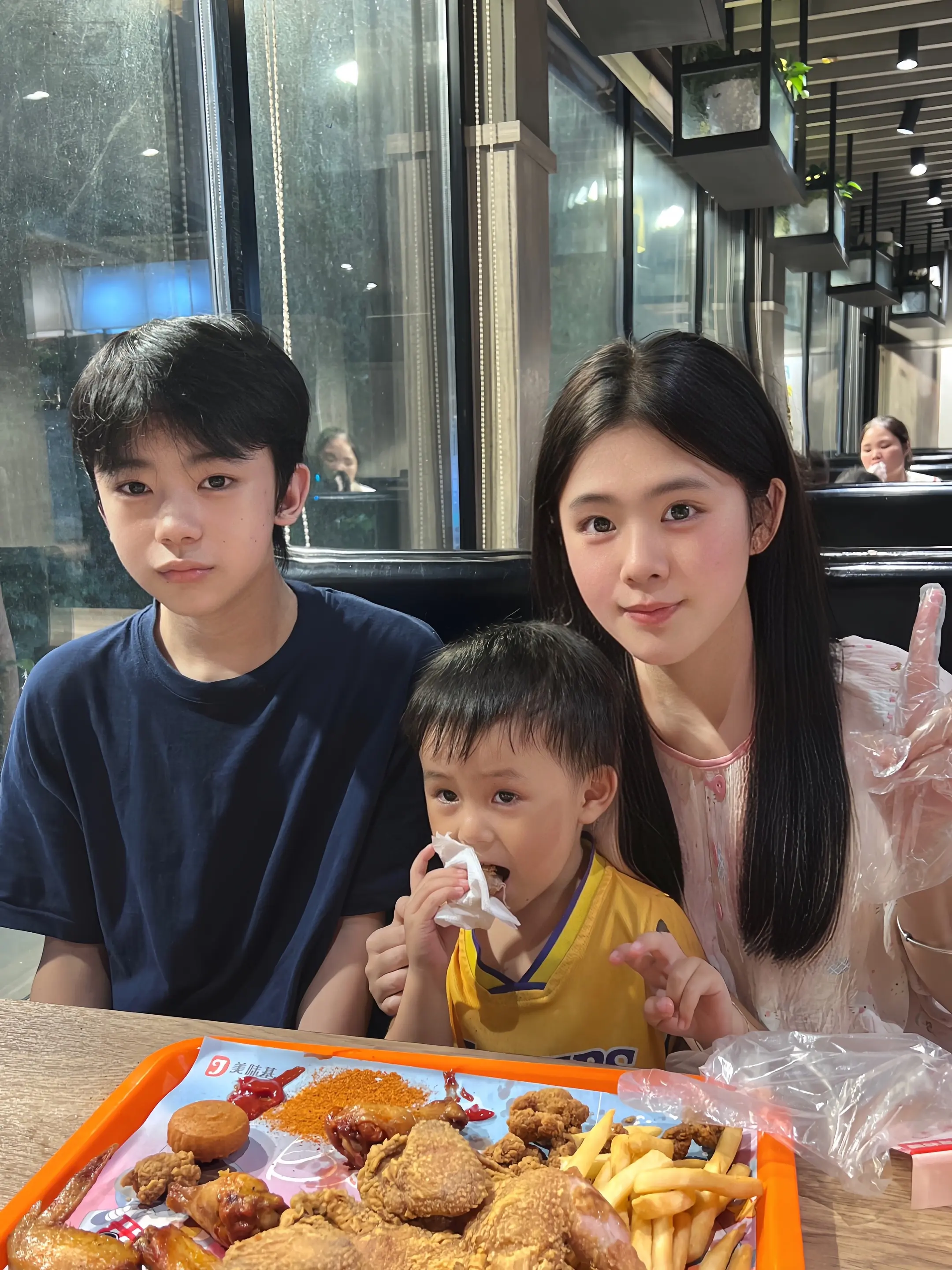 亲爱的宝贝儿子 频繁的记录你留给17年后的你看 这一年你也和妈妈差不多...