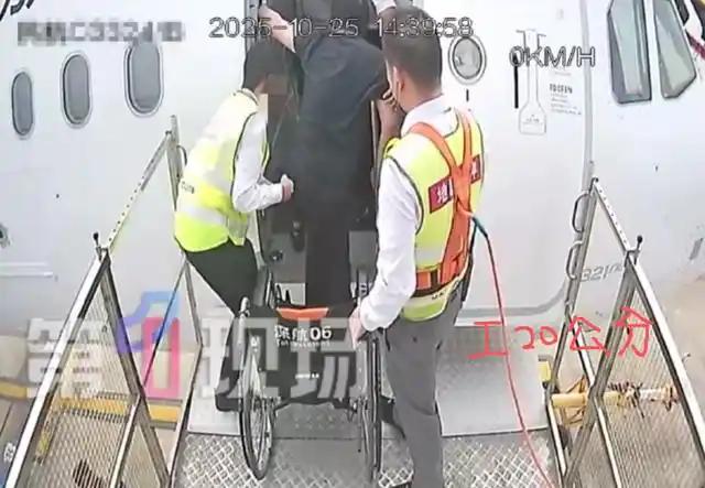 放过郑智化吧！
当你切身处地的换位思考一下，“连滚带爬”其实就很容易理解了。
