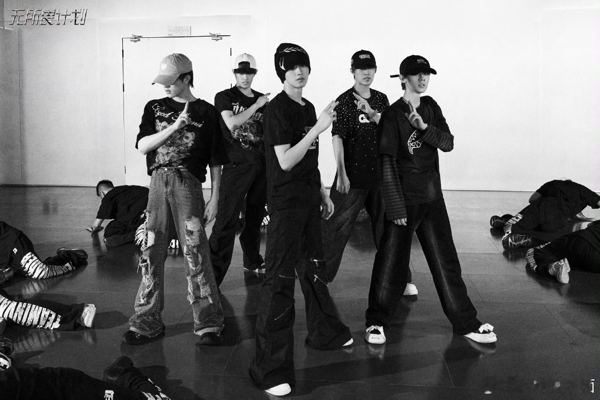 TOP登陆少年全员成年张泽禹18岁了 演唱会顺利啊 ​​​