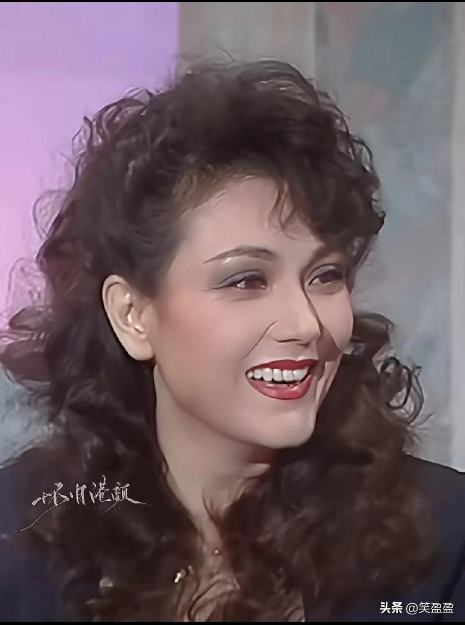 她曾在TVB版《倚天屠龙记》中饰演“紫衫龙王”，也是李家鼎的前妻，真的好漂亮啊！