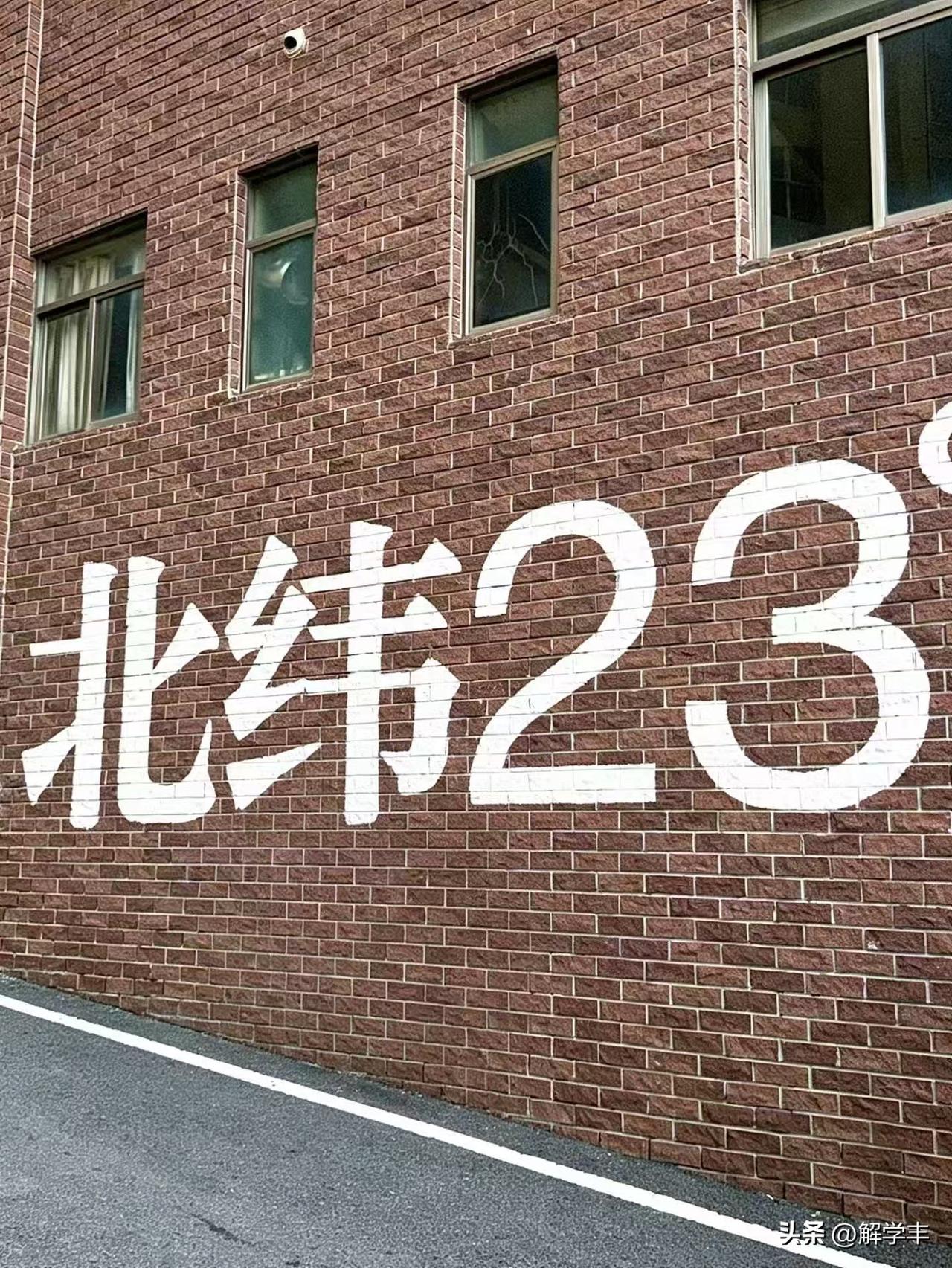 a股周末利好消息，热点板块主要有，
第一，功率半导体涨价产业链，
第二，物理AI