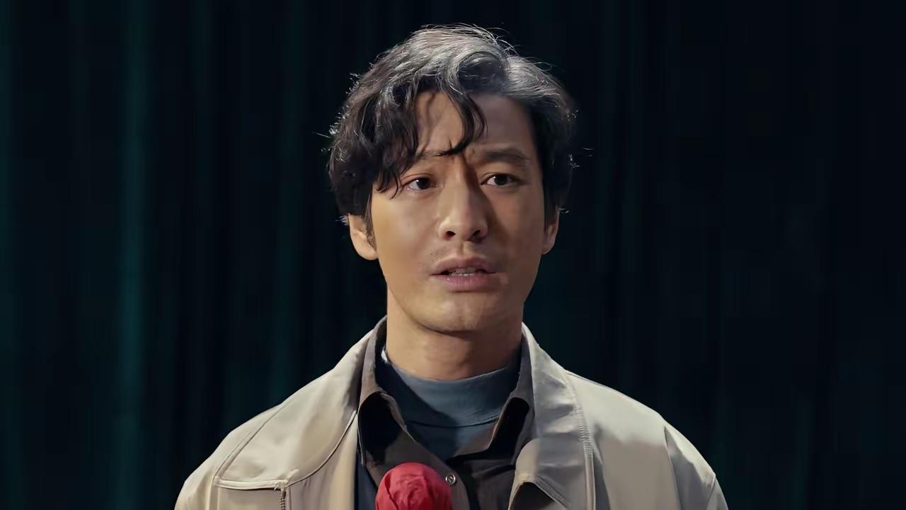 李秋萍和刘丹闹翻了，月海的电停了，郑德诚还要向全县一千多名干部当面道歉。
   