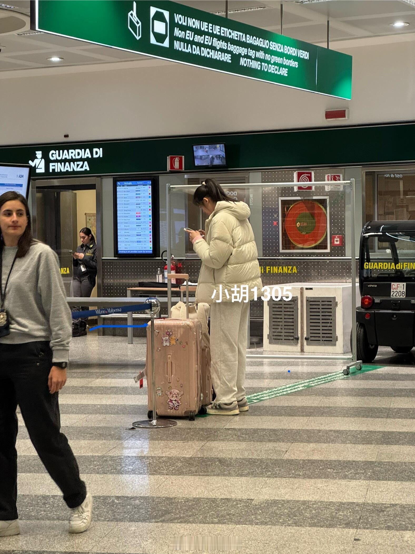 排球明星 小🍠网友“13Hao”在意大利机场偶遇李盈莹 ：“跟李盈莹同一天飞✈