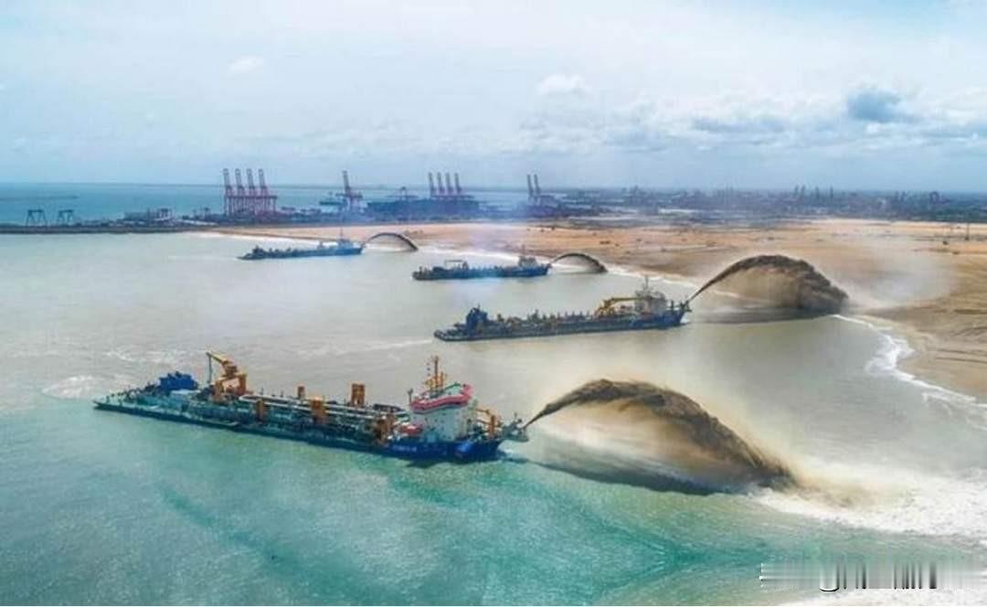 越南已经在南海“偷偷摸摸”的填了21个岛礁，越南与菲律宾比起来更加危险。中国不是