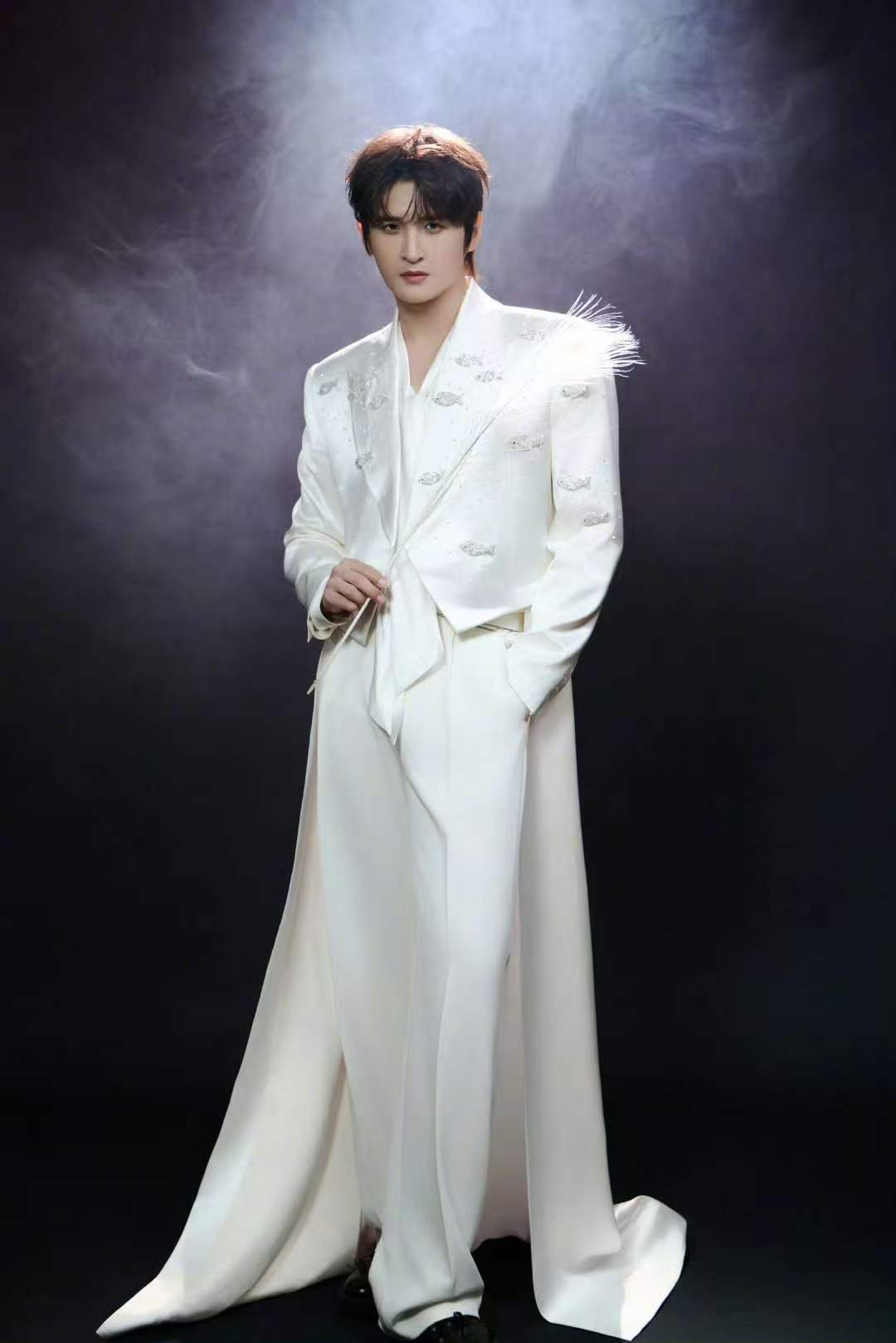 张远内娱唱跳最严厉的父亲 终于看到张远的个人唱跳作品了，在片场不仅对自己狠，对效