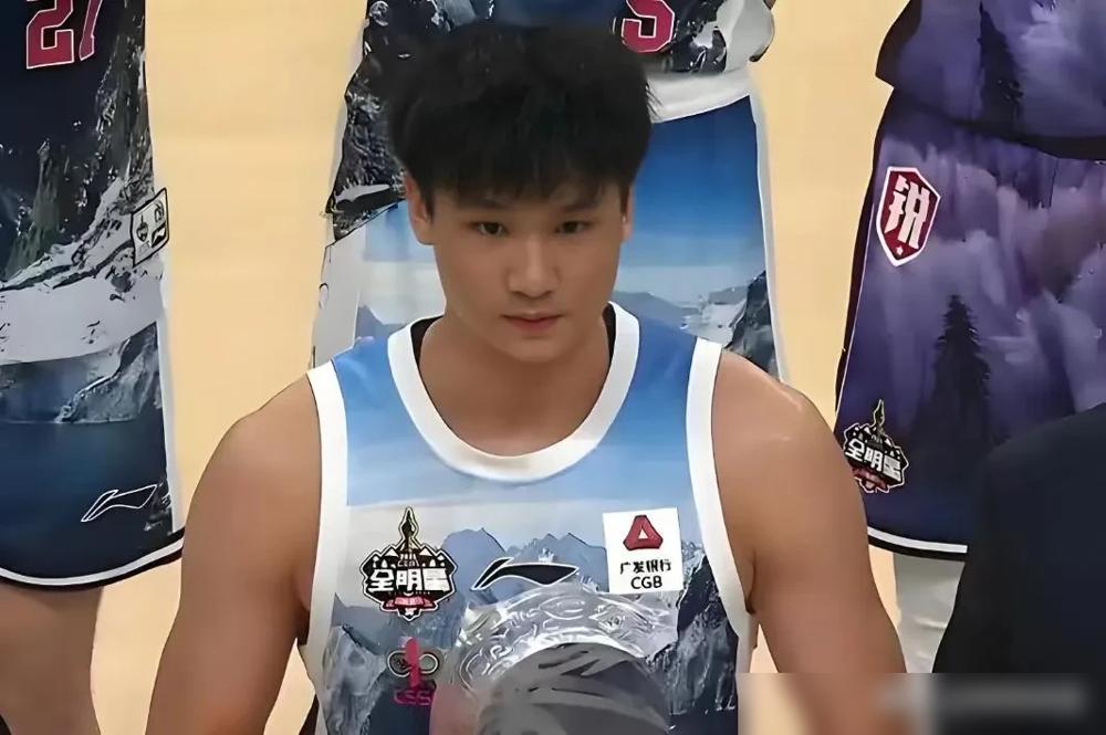 老铁们，今晚8点，重磅来袭，u22夺金大战，由广东宏远的陈家政，广州龙狮的管子煜