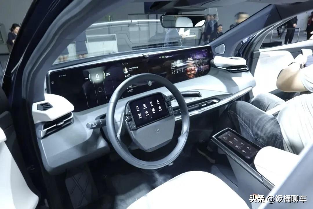 现如今的汽车一个比一个时髦，大连屏，触控的按键，触控的屏幕很多人觉得这是科技的进