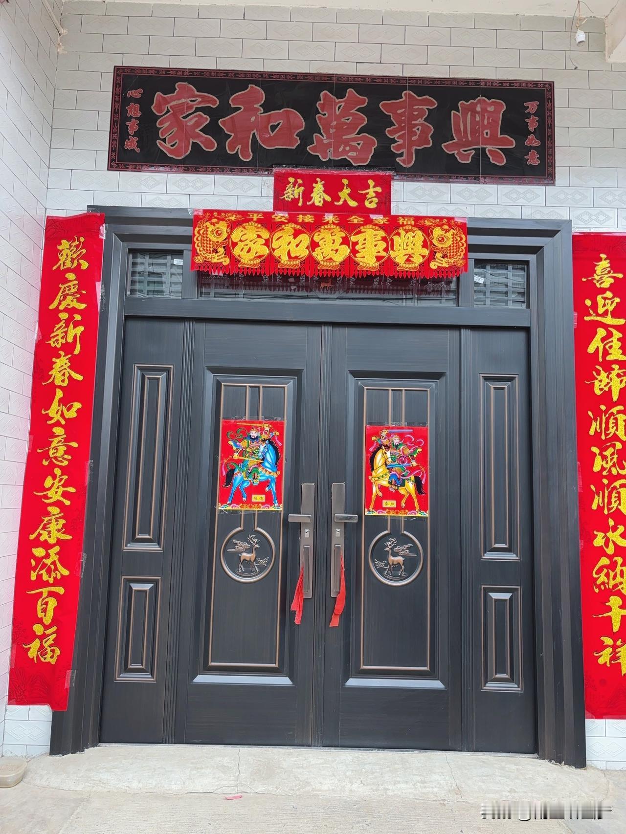 亲戚不亲，多是因你穷、没价值。这话难听但实在。

你妈有钱有门路，你舅你姨准热乎