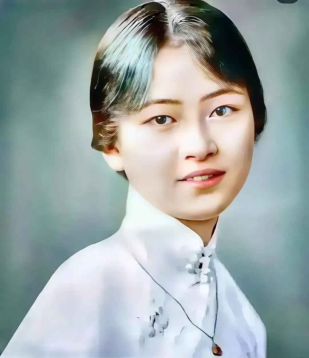 朋友圈里的“恩爱”与深夜里的“眼泪”：婚姻这杯酒，谁喝谁难受？

诸位朋友，今儿