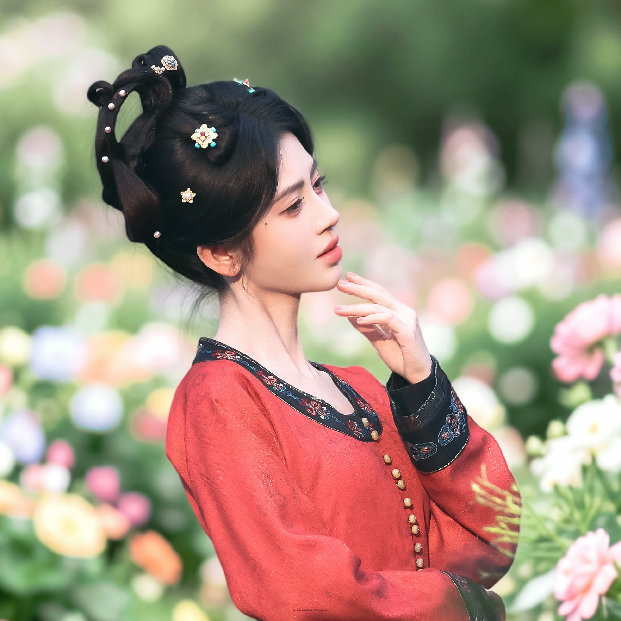 鞠婧祎苏绿夏 jjy鞠婧祎万花世界 我还是很喜欢你，晚风悠扬尘落叶隙，故人难及，