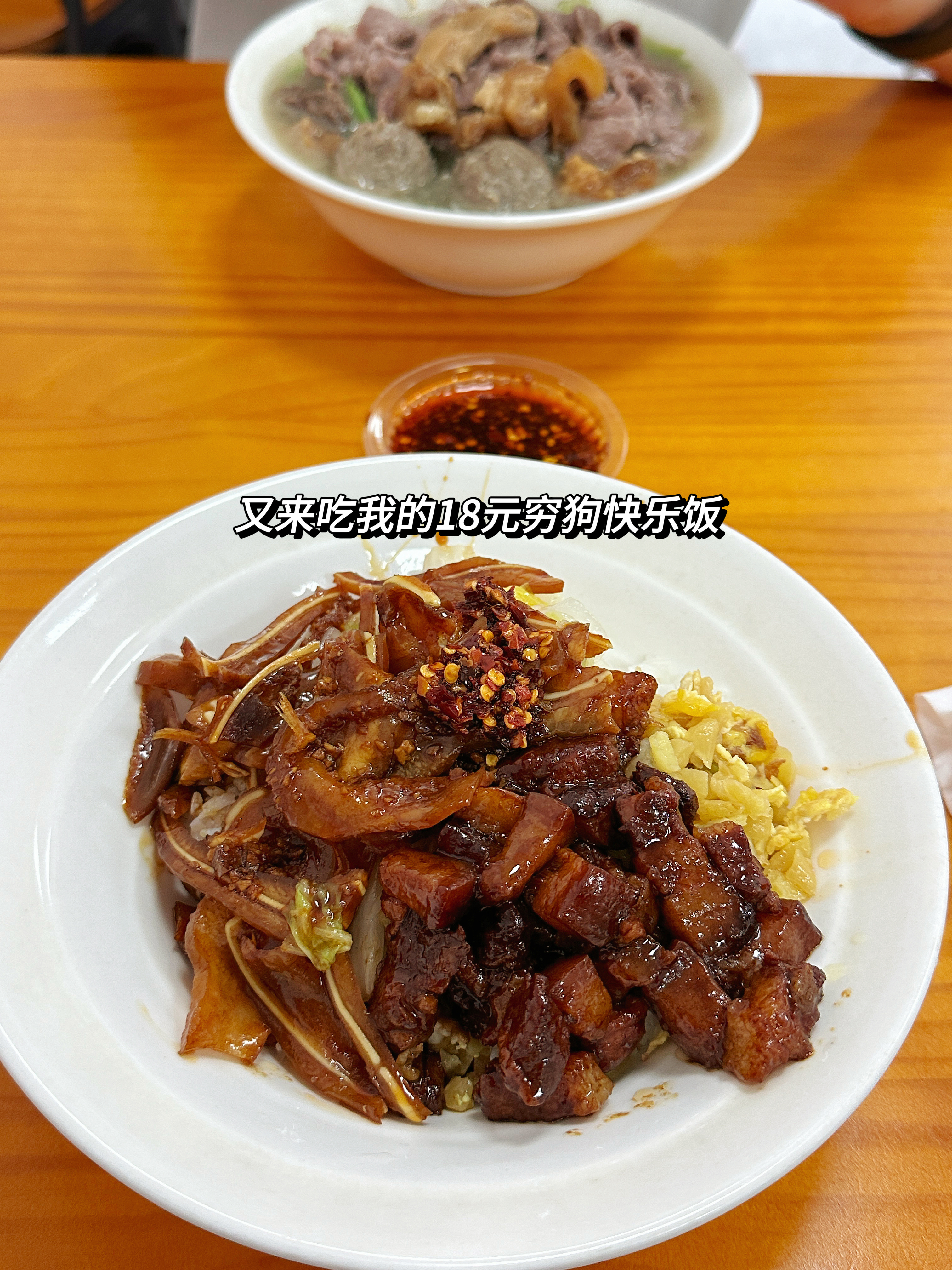 小黄快乐日（23/100）最近在忙着当装修工人👷‍♀️除了草 刷了墙 铺了木地