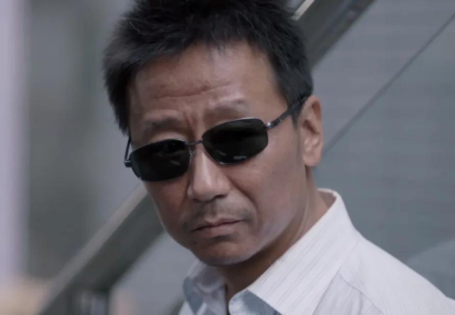墨镜一戴，谁也不爱。