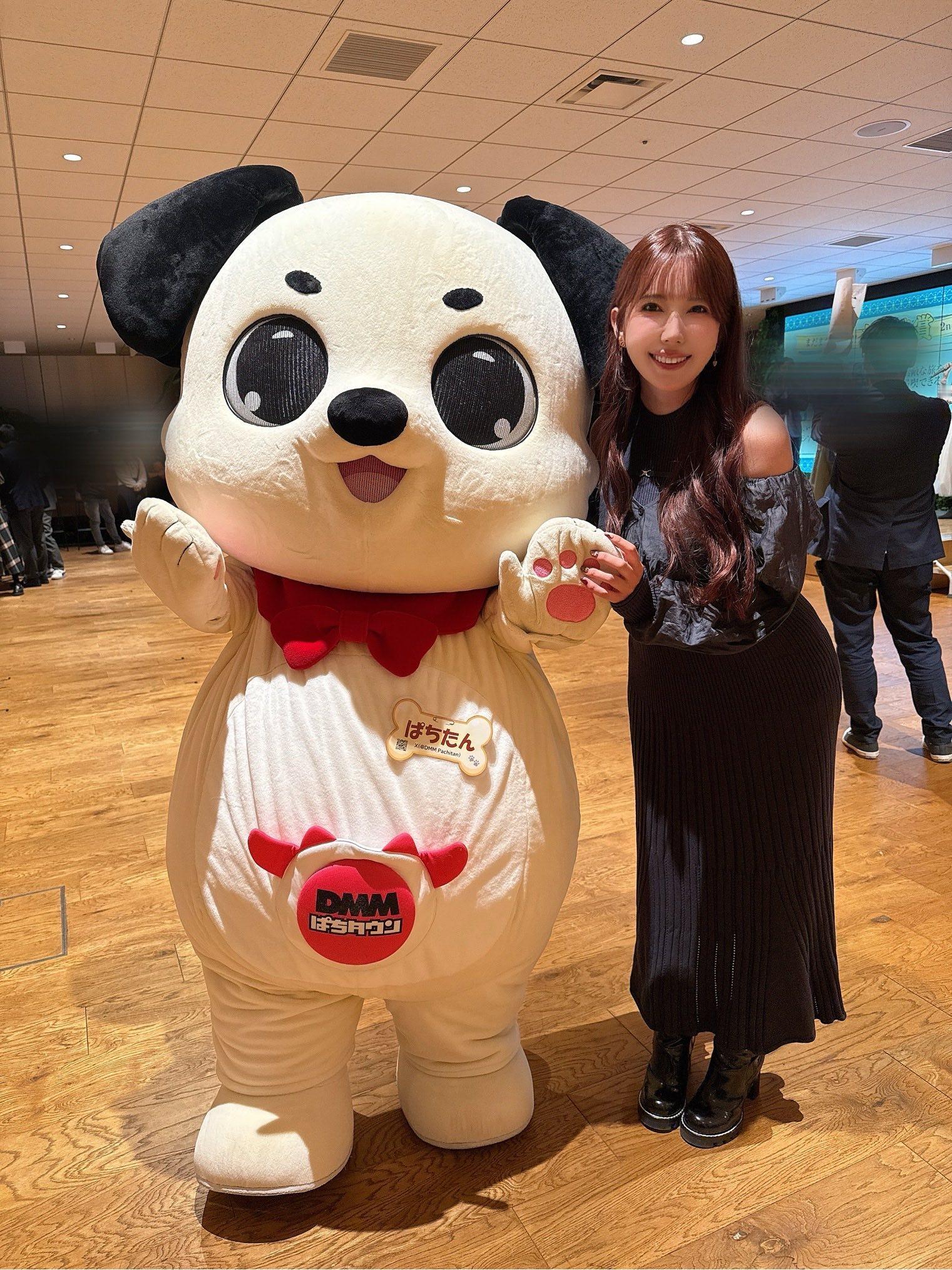 在对岸砸的金票更多