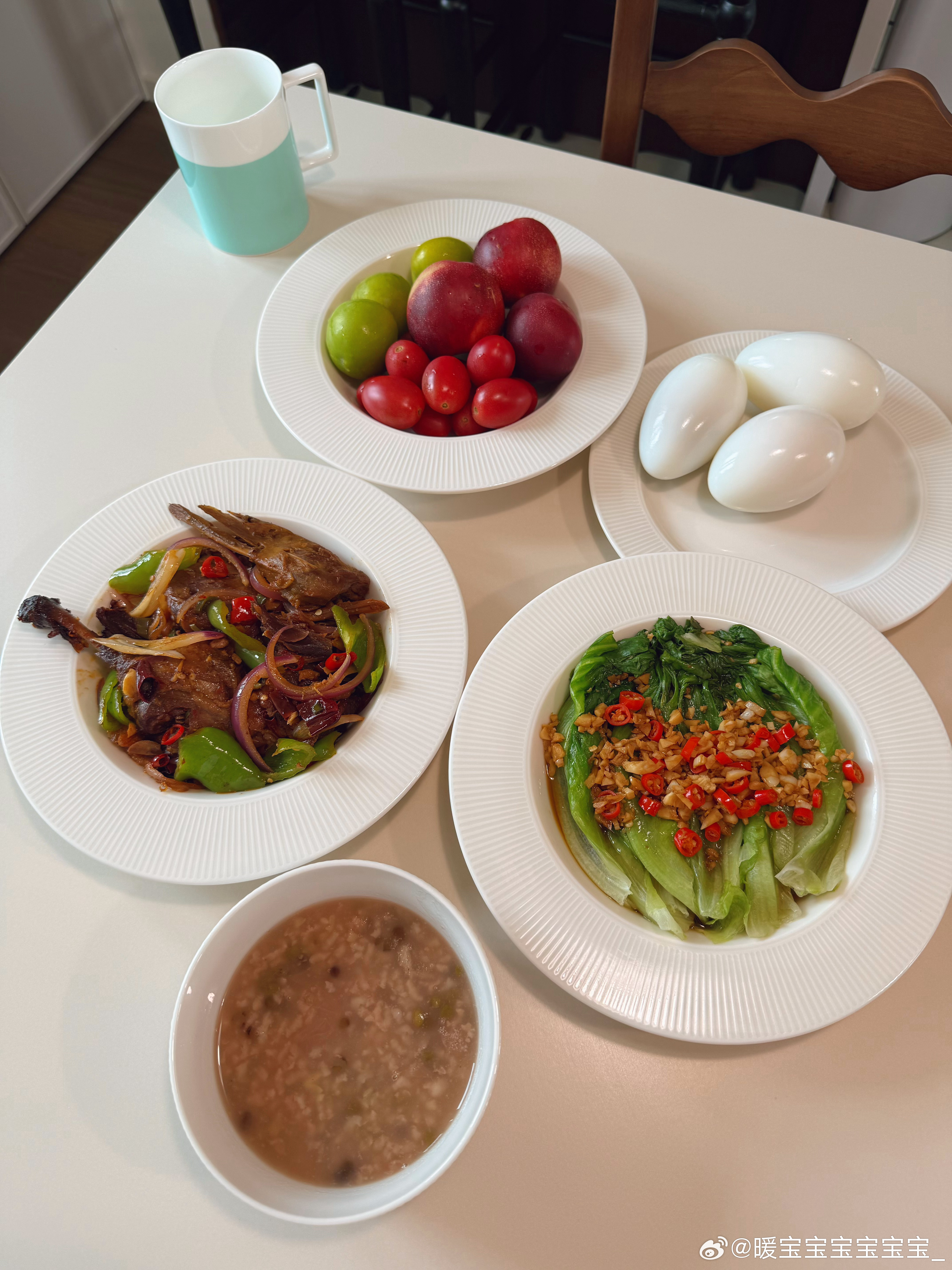 炒鸭子蒜蓉生菜还有大鹅蛋绿豆粥