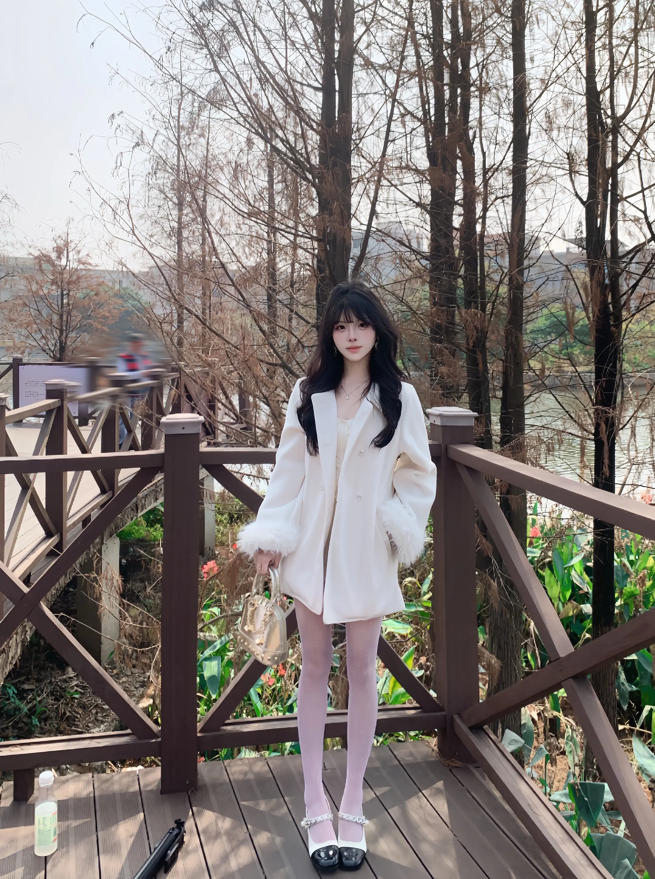 以觉得两个人相爱就没有什么能阻挡 现在知道了还有现实 脾气 谎言和互相不理解
