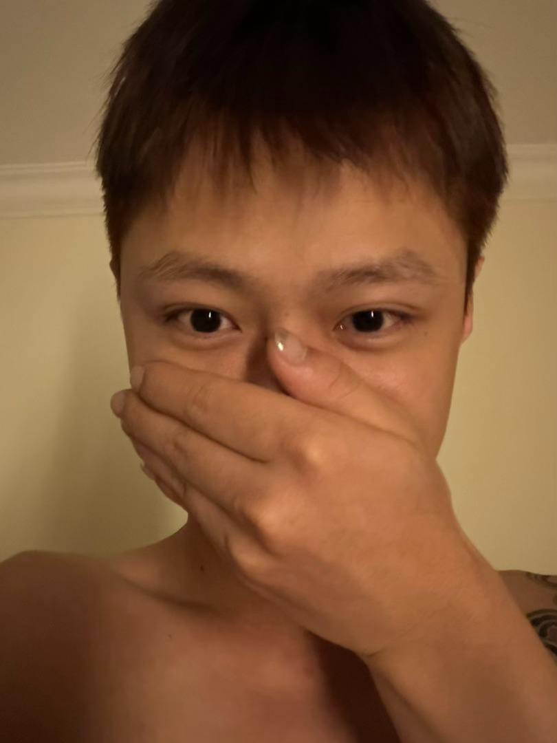 我有多喜欢这套四件套呢？昨天晚上染了头发，不舍得直接睡在四件套上，我套了一个毛巾