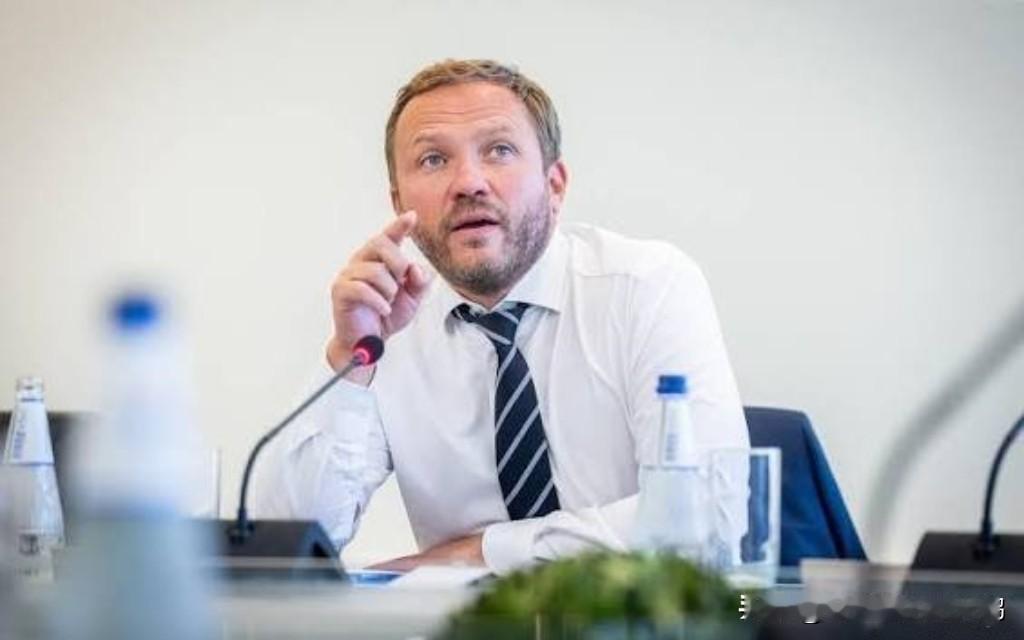 #俄乌冲突# #早间新闻# 
嚯，又一个自命不凡的边角料国家跳出来威胁东大了！