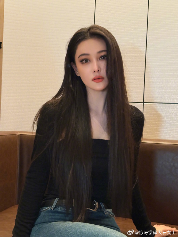 张馨予对自己的美貌有清晰的认知张馨予猫塑张馨予 “美而自知” 太吸睛！猫塑尽显猫