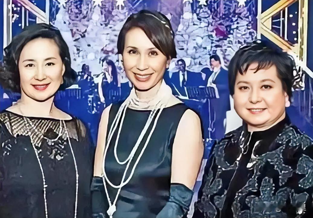 何超蕸走了，才60岁。

看到这个消息的时候，我愣了好半天。

很多人说面相是门