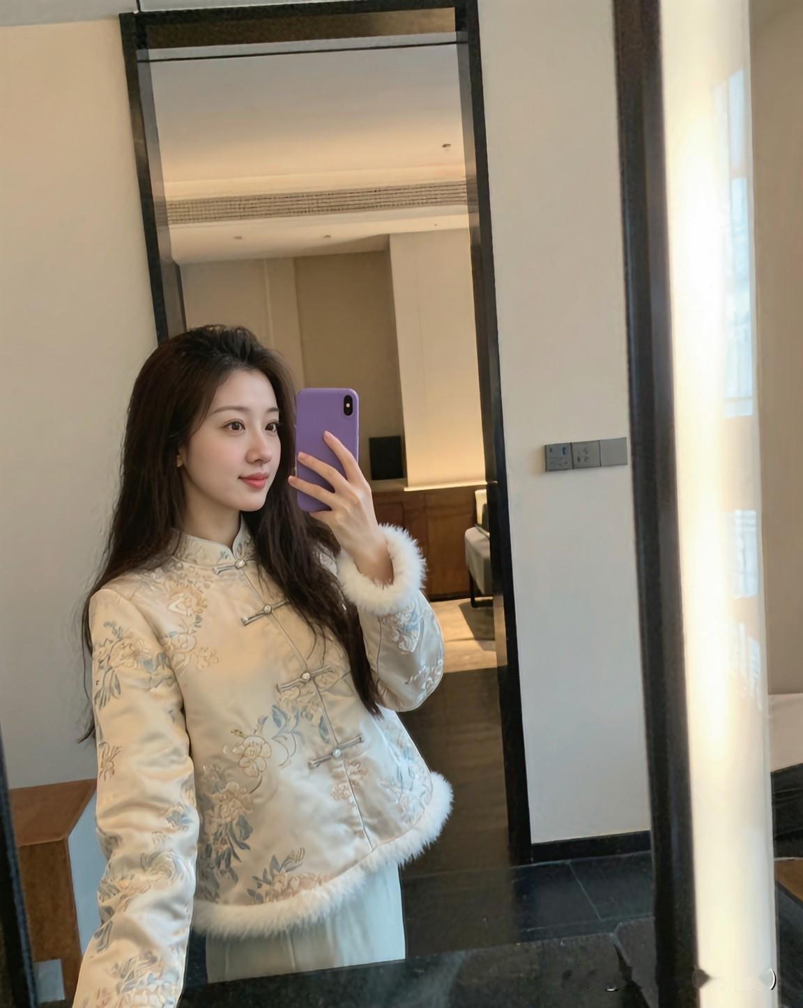 和谁相处，
都别轻易评判对错。
那是别人的路，
别人的选择，
与我们无关。
他们