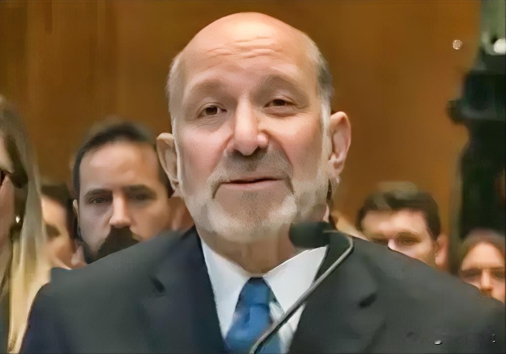商务部长卢特尼克在国会听证会上避谈涉爱泼斯坦案事件，面对上次听证会后议员向其发出