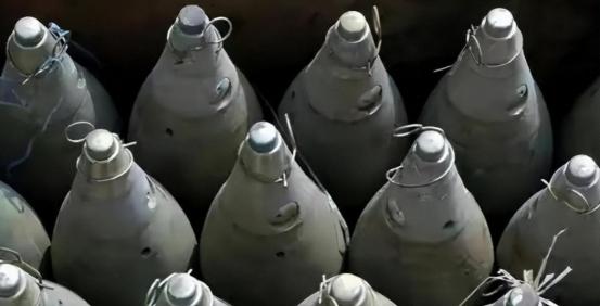 1938年，国军一团长发现友军遗弃的上万发炮弹，他没上报反而借来4门炮，一小时歼