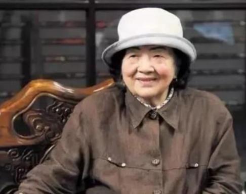 2017年，北大教授夫人陈司寇在主动断食四天之后结束了自己的生命，享年96岁，而