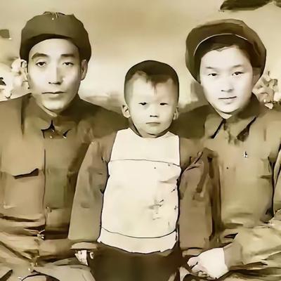 1952年，志愿军铁道兵三师师长黄振荣回国治病，给他看病的女军医周兰说，她和恋人