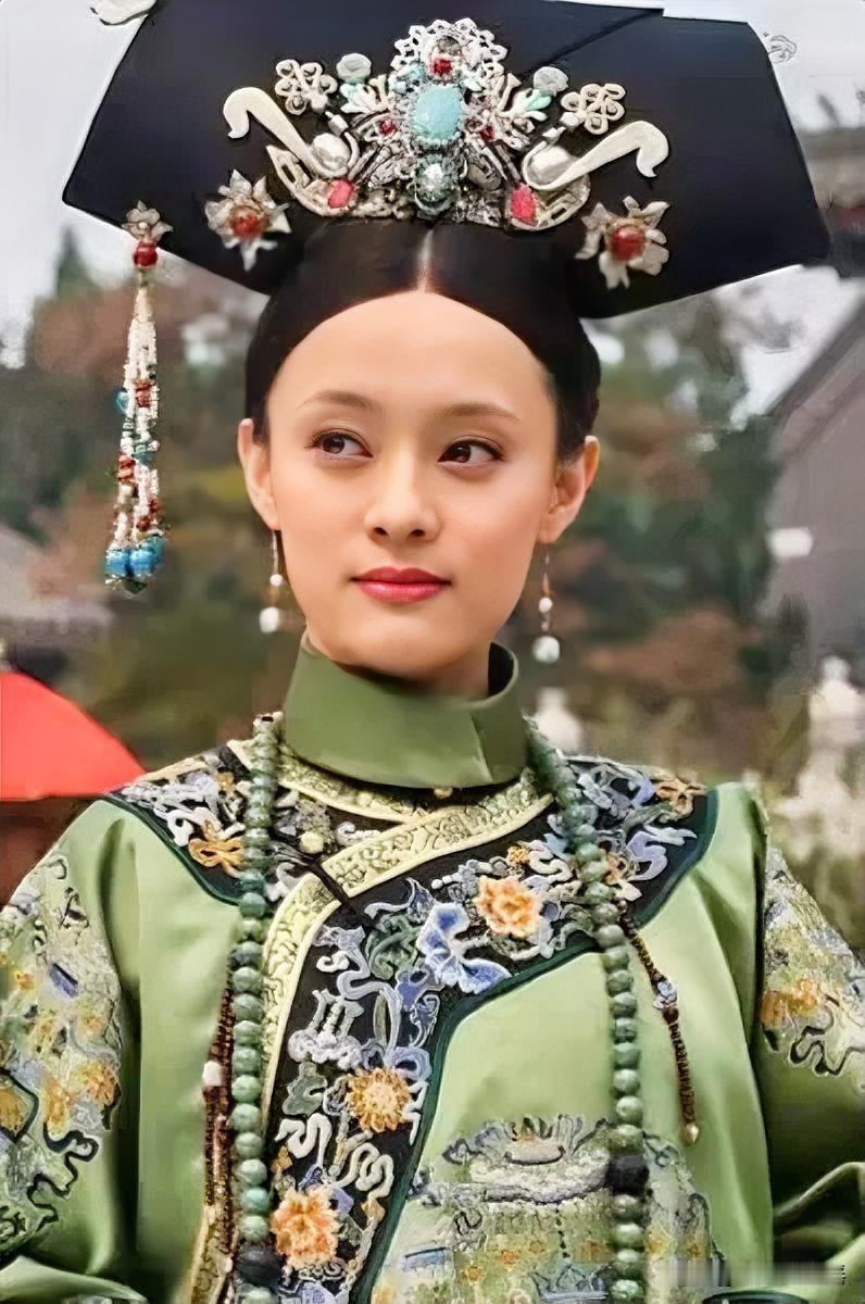 孙俪缅怀刘欢，一段歌词令人动容。“凤凰于飞翙翙其羽，远去无痕迹，听梧桐细雨瑟瑟其
