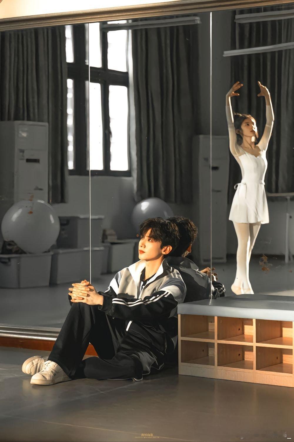 少年的暗恋是仲夏苦短 好在阿延得偿所愿[泪]相爱的两个人不会错过的白敬亭｜章若楠