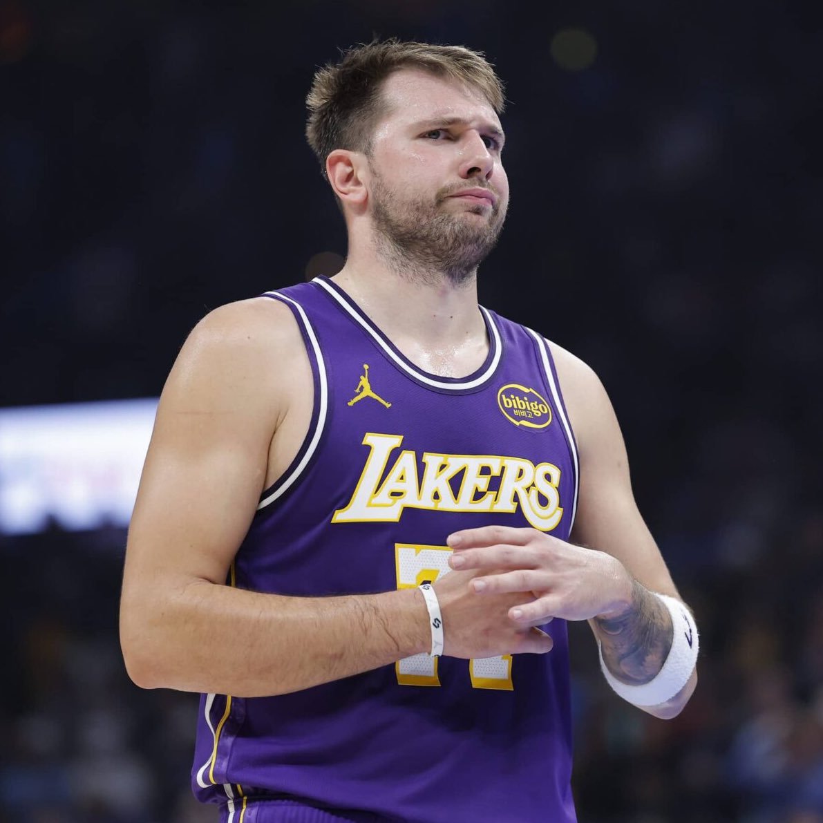 东契奇不喜欢NBA杯赛的场地：“太滑了，太危险了，我滑倒很多次，很多球员也都滑倒