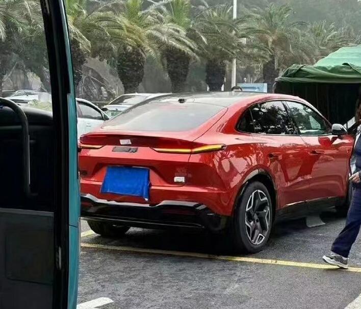 估计很快，蔚来的全新车型就要到来了，乐道的首款新车就叫做乐道L60。最近又有网友