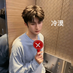 导演拍张云龙恨不得镜头贴脸上张云龙天生大荧幕脸 大荧幕脸是什么？就是镜头再往前怼