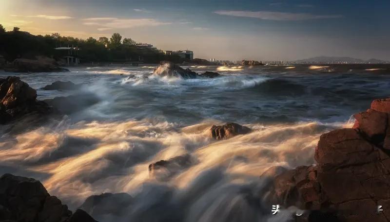 对联文化真是博大精深，就像“潮涨潮消浪淘沙”这句下联，要对出合适的上联还挺有挑战