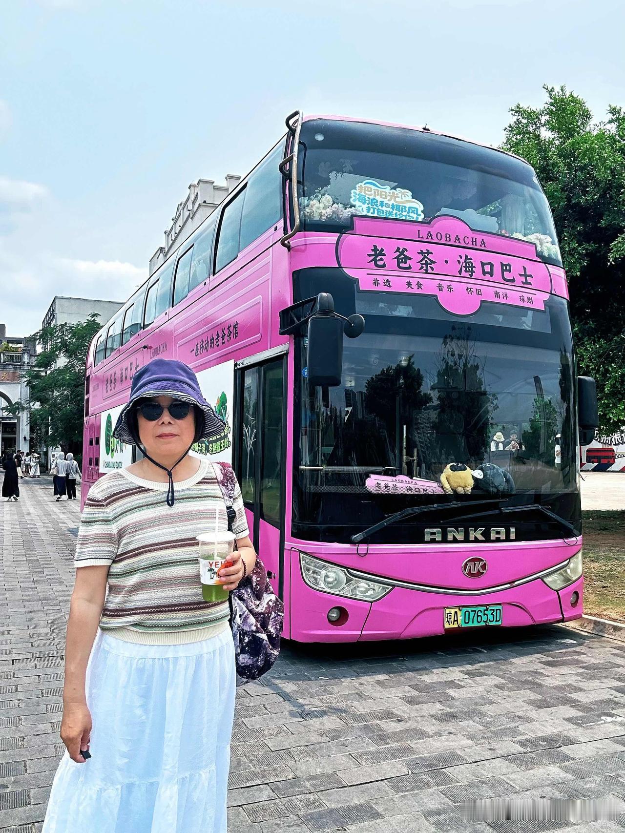 海口之行进入倒计时，今天又去骑楼老街逛了一圈，街口那家虾饼天天排大队，本着来都来