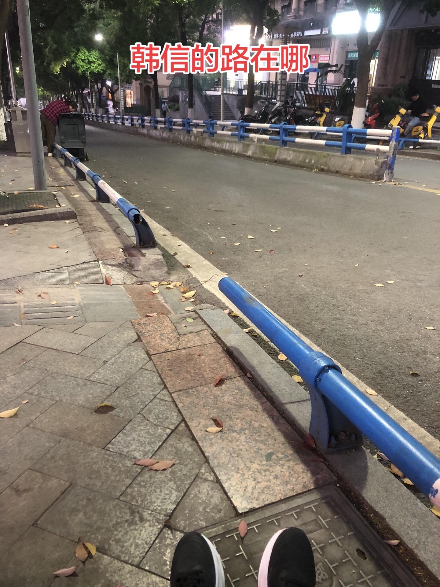 韩信如果继续留在项羽那里，是不可能有出头之日的。项羽带兵主打一个硬碰硬...
