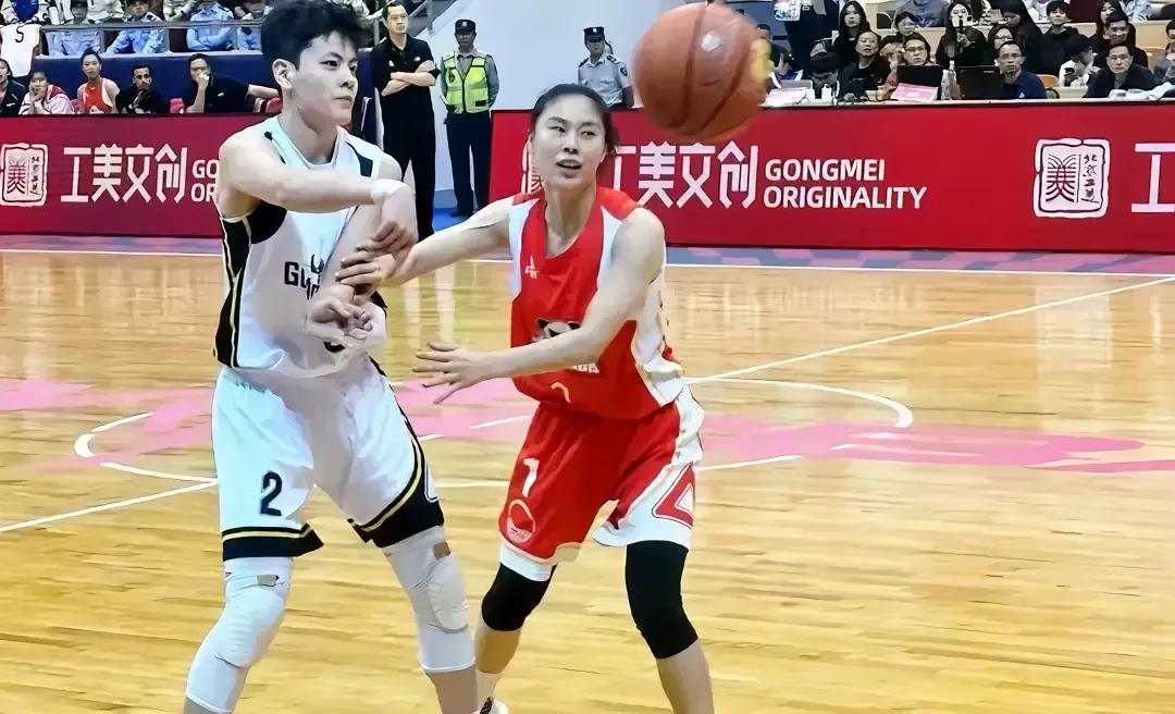 广东小将完胜王思雨，前途不可限量，郑薇乐开了花。杨舒一，怎能与王思雨相比，囯际大