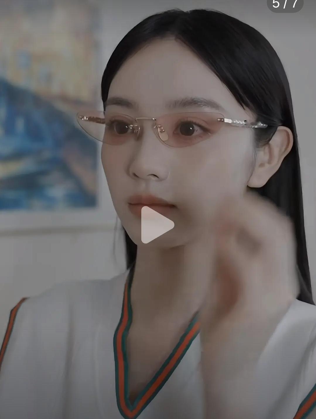 田曦薇真的毫无时尚表现力，没刘海确实不能看 