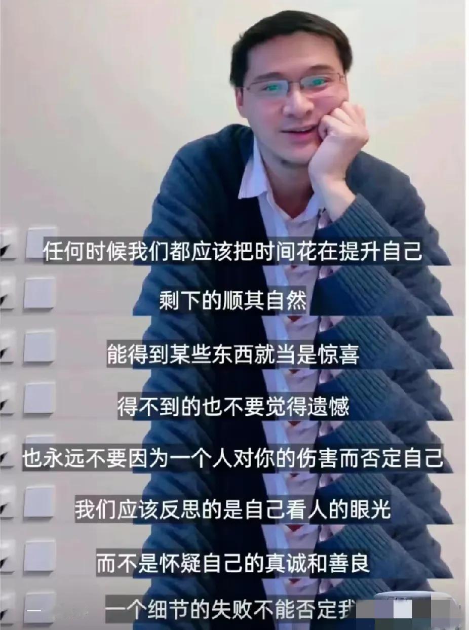 你笑话别人打包，难道你宁可挨饿撑面子也不打包吗？死要面子活受罪。
打包的人才是真