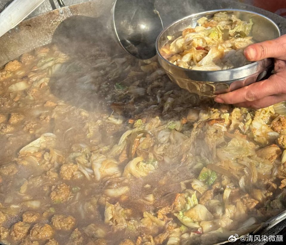 大锅菜真的是冀南的特色呀，尤其是柴火烧出来的，那个味道要比煤气做出来的好吃，似乎