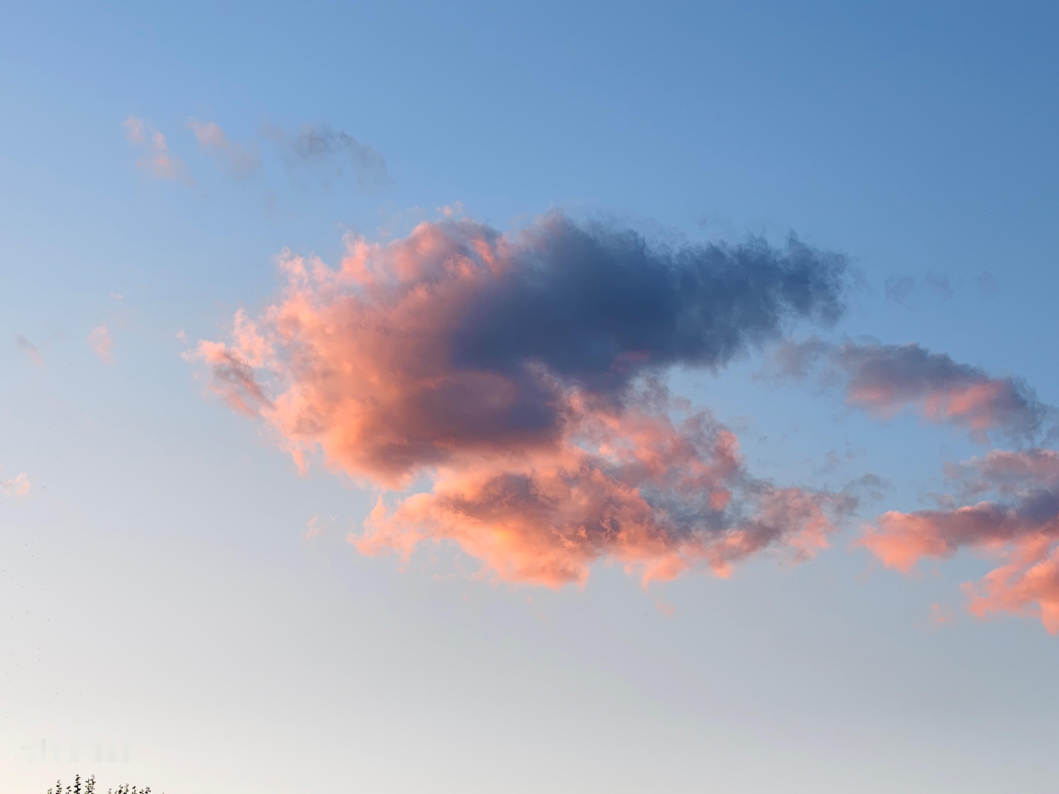 刚刚好拍到，这算不算没烧透的火烧云？