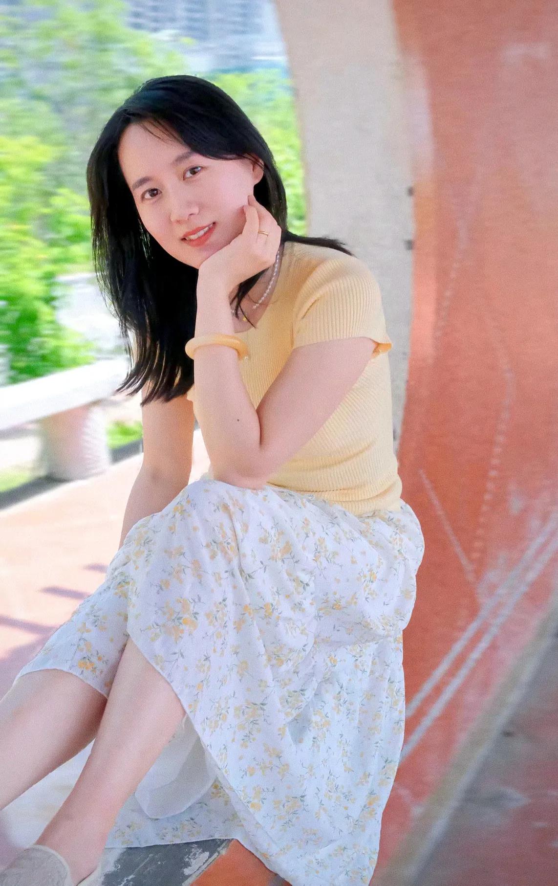 一个人发呆，你喜欢发呆的女孩吗？