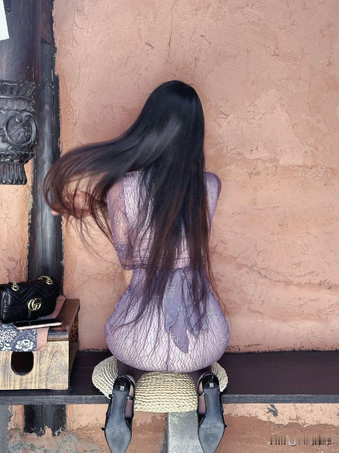 女生如何穿搭看起来时尚更有品味呢紫色的温柔让你感觉心悦神怡，紫色的韵味