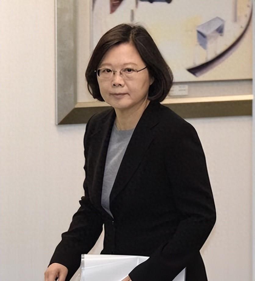 早在2000年，蔡英文曾发声：“我是台湾人并没有错，我是中国人，因为我是念中国书