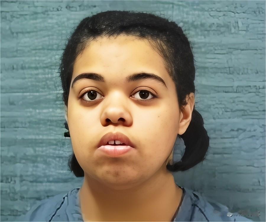 美国一名23岁女护工因涉嫌强奸被逮捕，当公众得知受害者竟是多名八九十岁高龄老人时