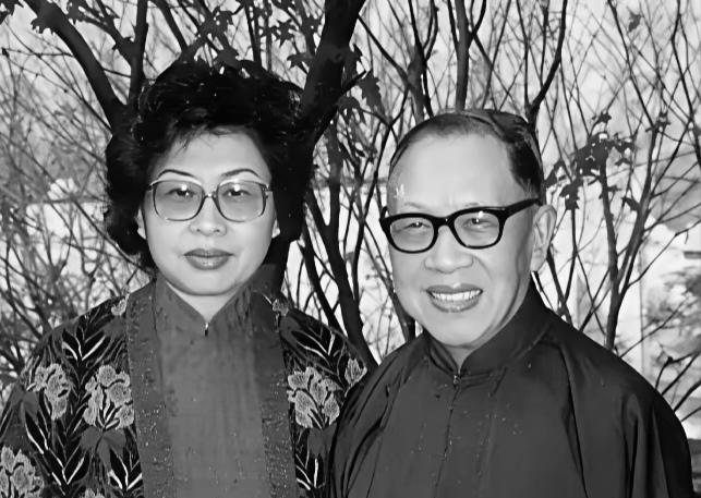 1956年，大龄老学究钱穆，娶了小娇妻胡美琦。洞房花烛夜，老头瞅着眼前如花似玉的