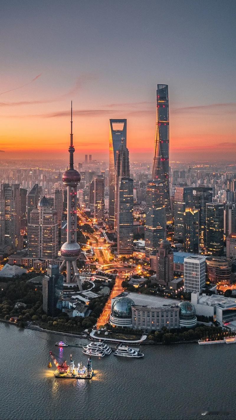 工资翻倍，要不要跳槽到上海，纠结😖
现在在成都年薪大概25万左右，明年年底才可