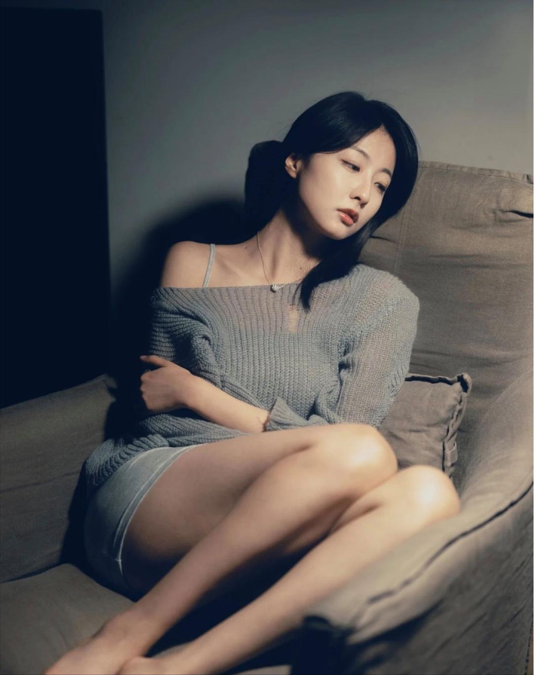 至于说，男人为什么能把女人的憔悴当成一种美，是因为，他们会潜意识里把自己代入，觉