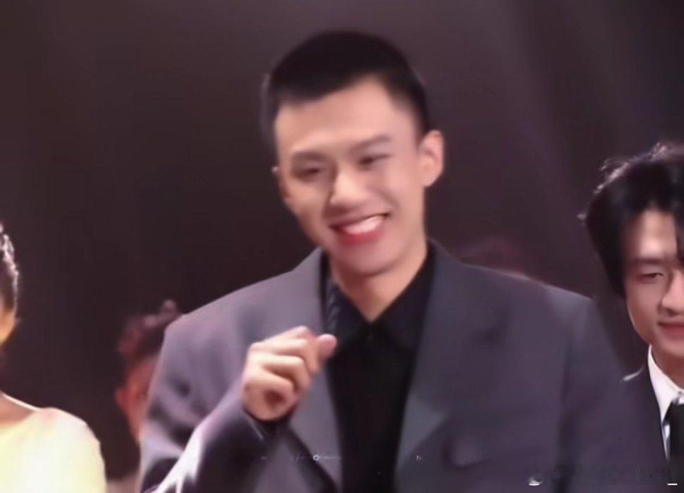 #付航脱口秀[超话]# 我的老天，你们不要放过这个清纯小猴啊[哈哈][哈哈]也没