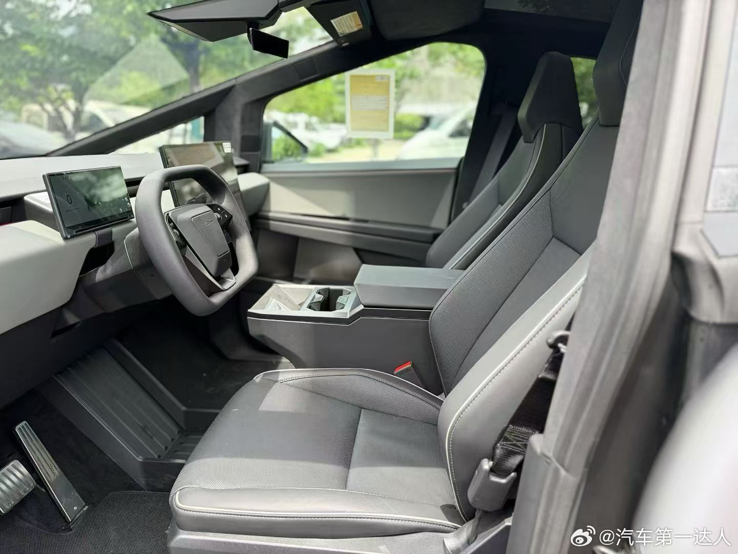 特斯拉Cybertruck赛博皮卡 26年上牌 准新车 